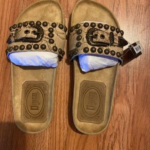 Dingo sandals new never used